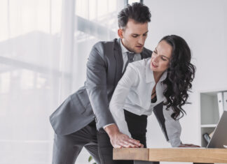 Ongewenst gedrag op de werkvloer? Raadpleeg een externe vertrouwenspersoon intimidatie van de baas bij werknemer